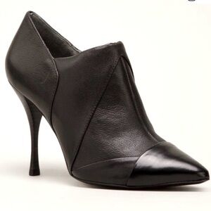 TORY BURCH Lorelei black leather stiletto heeled ankle boot. 🖤🖤